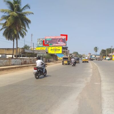 Bankapura Chowk towards Chennamma Circle and New English School